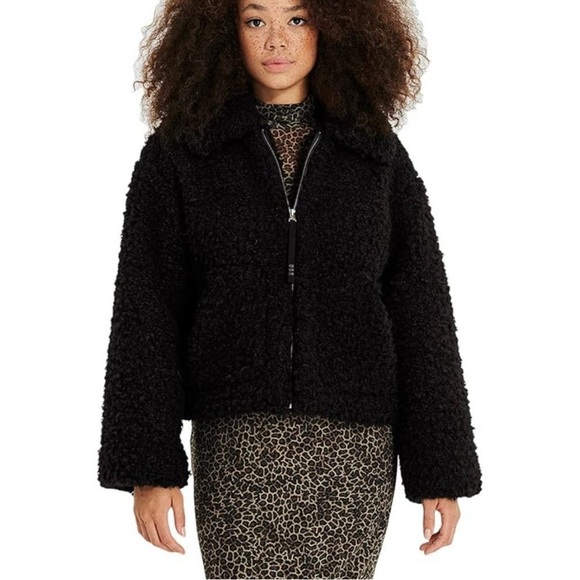 UGG Maeve Oversized Sherpa Teddy Cropped Jacket / Black / Size M / NWOT - Picture 1 of 11